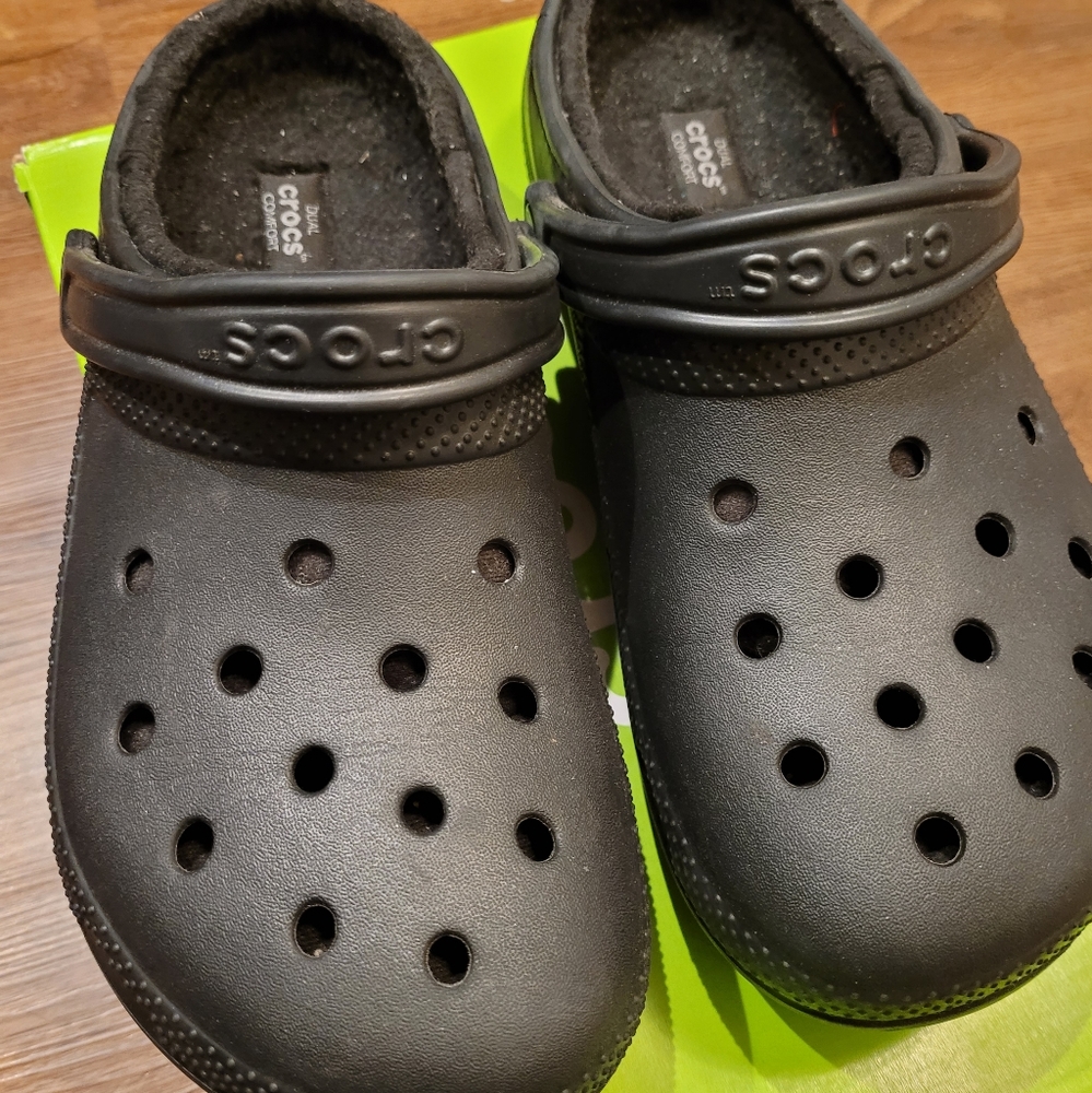 Black Crocs